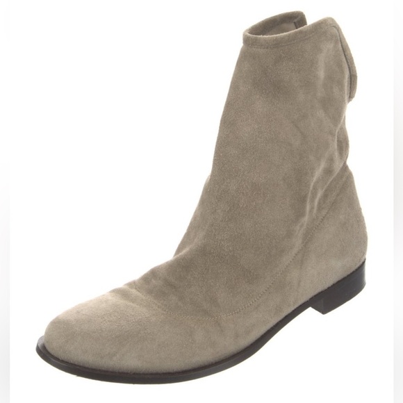 Jimmy Choo Suede Western Boots
Women's Suede Ankle Boots - Taupe size 6.5 - Picture 2 of 4